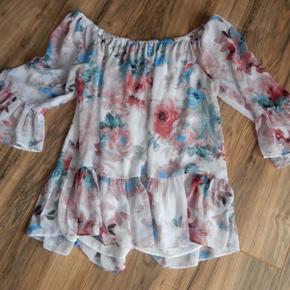 Off the shoulder Blouse - Picture 1 of 4